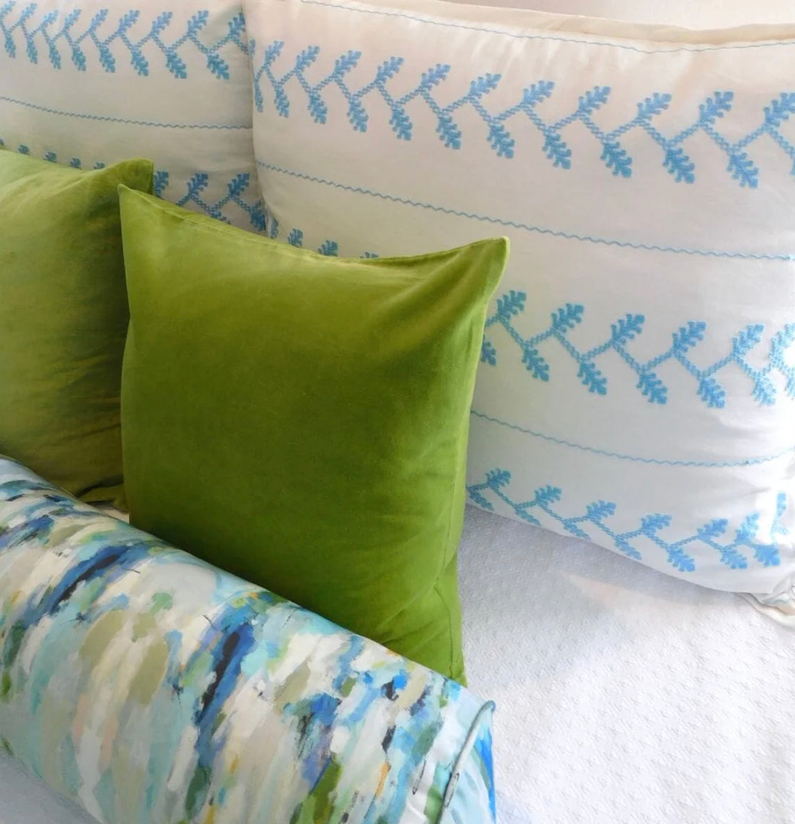 Amer Embroidered Sham (26”x26”) Blue/White